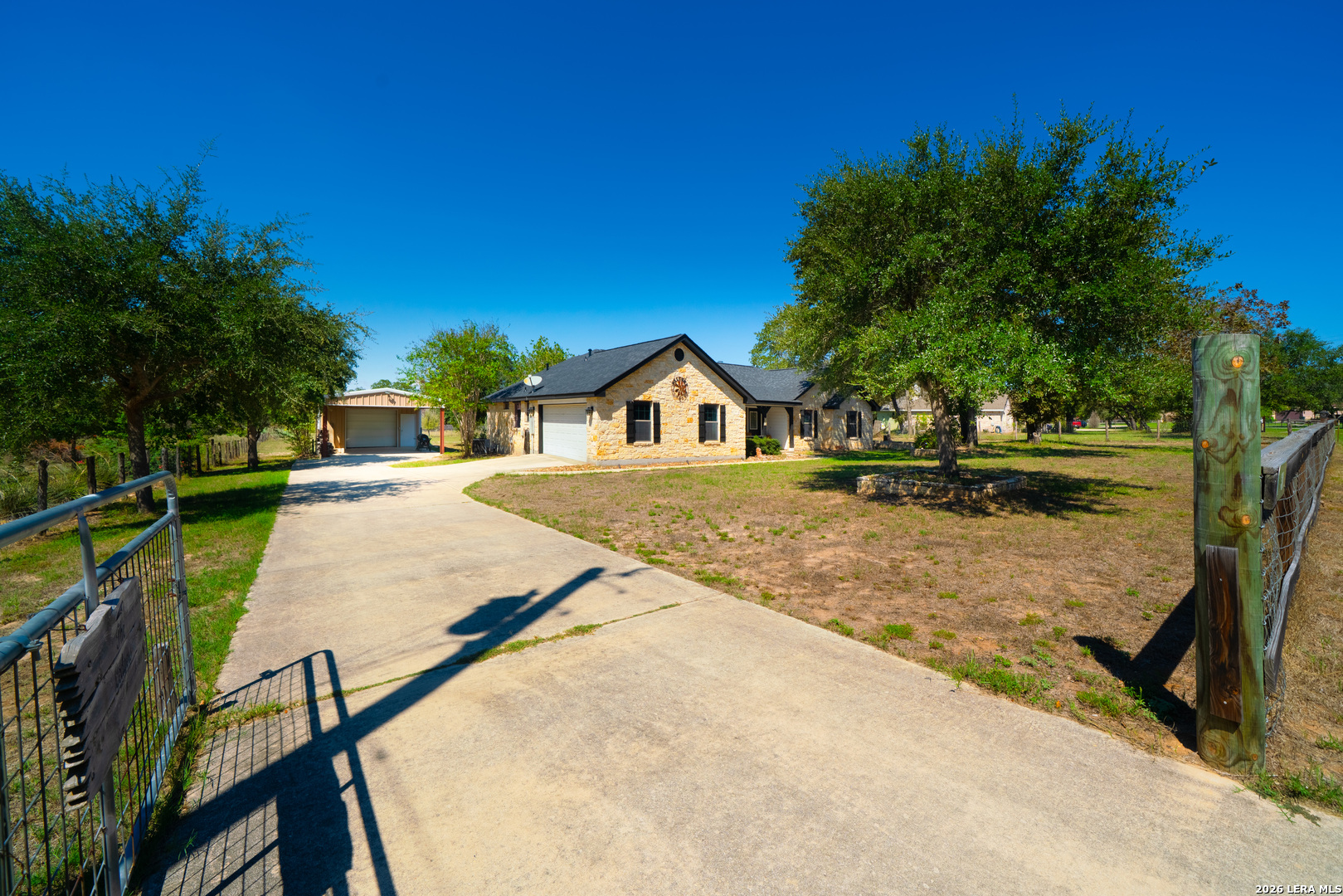 312 Rose Garden La Vernia TX 78121