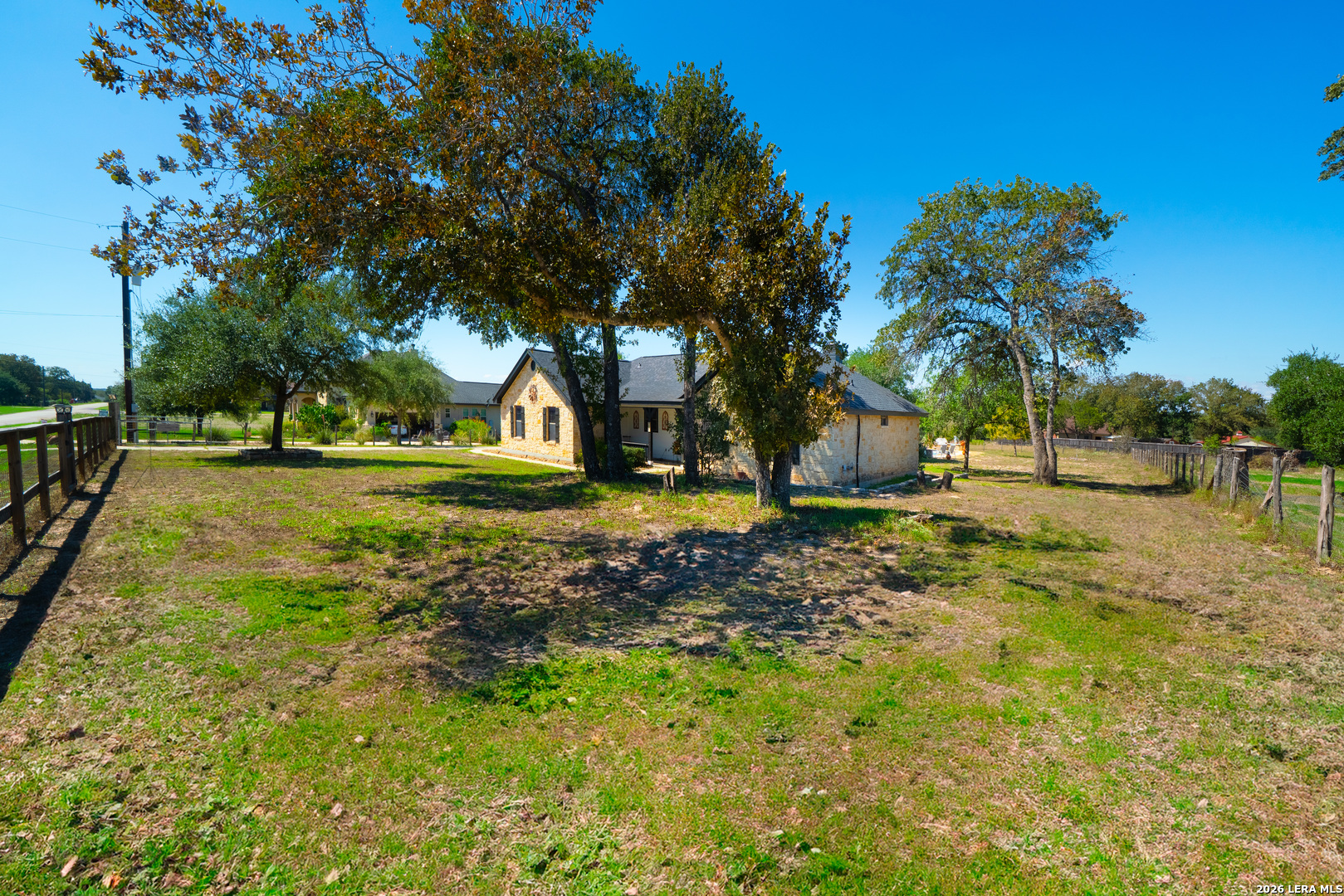 312 Rose Garden La Vernia TX 78121