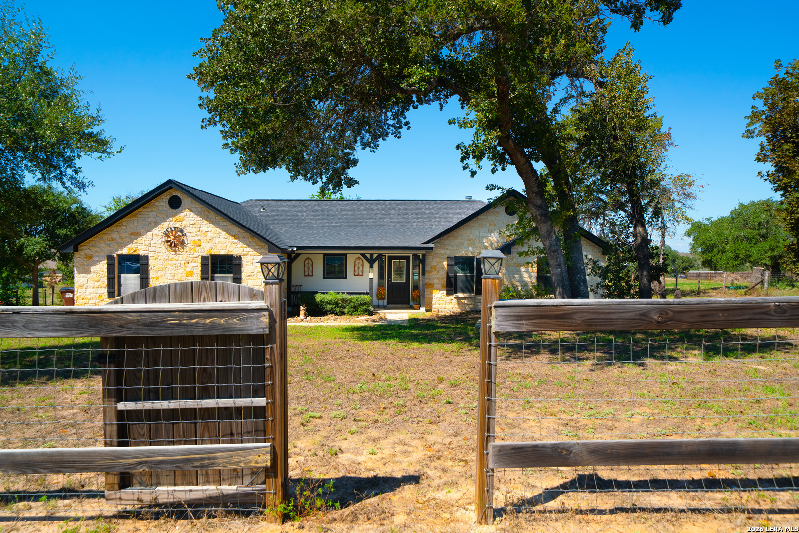 312 Rose Garden La Vernia TX 78121