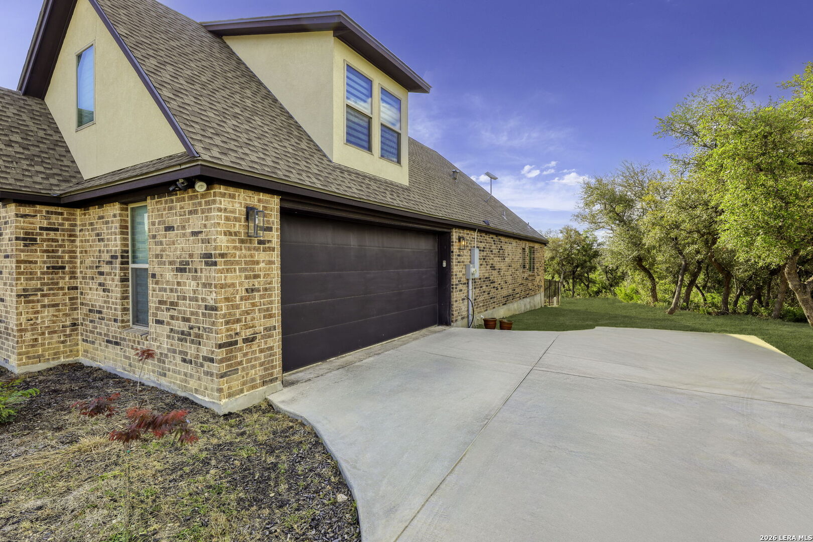 827 County Road 2801 E Mico TX 78056