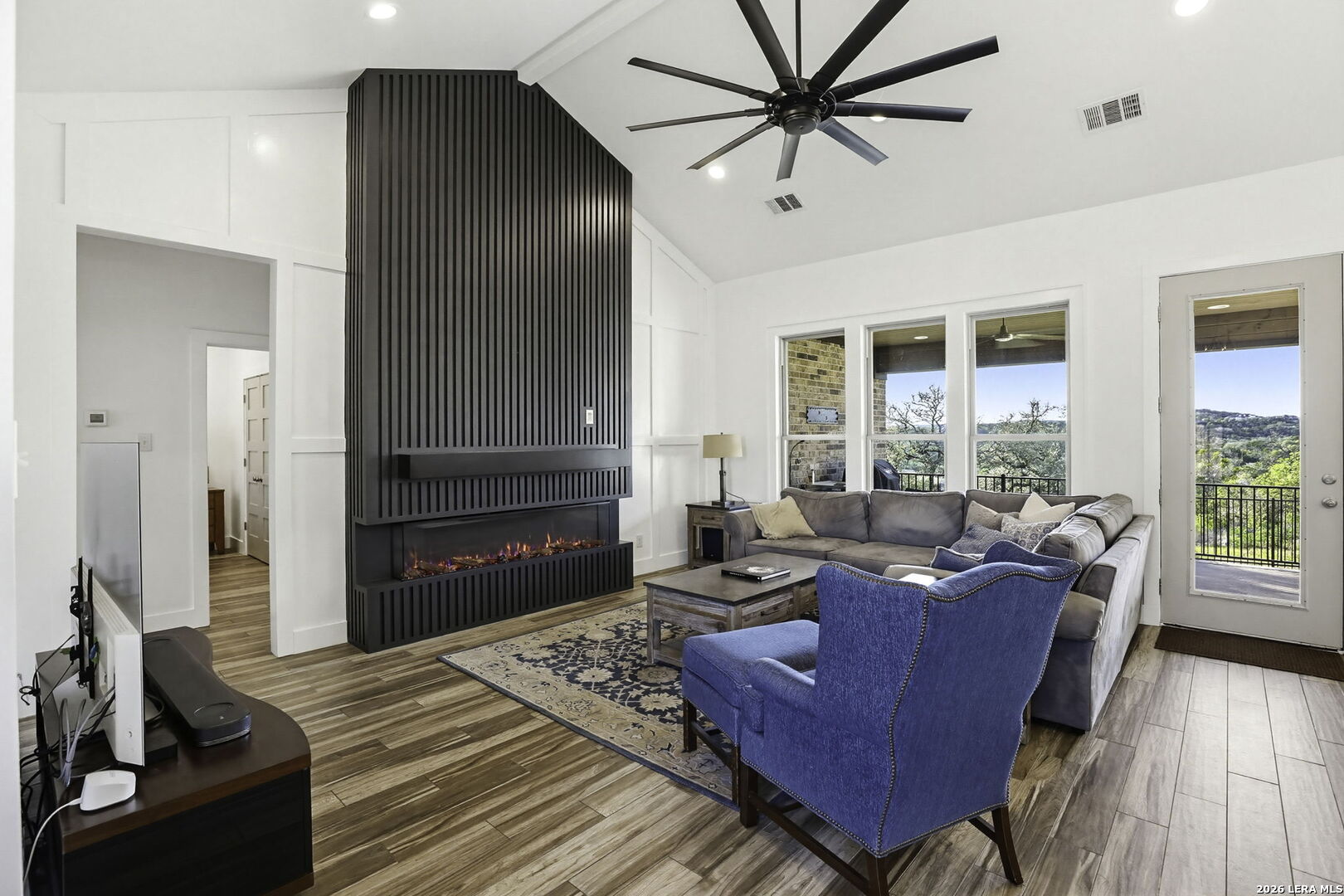 827 County Road 2801 E Mico TX 78056