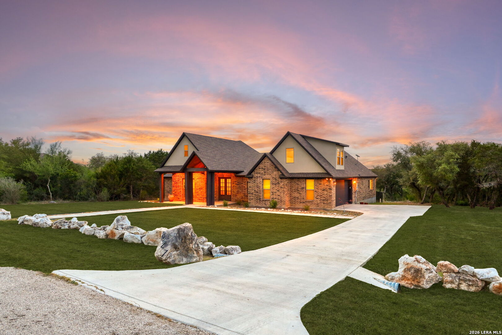 827 County Road 2801 E Mico TX 78056