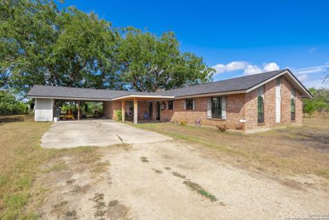 518 Hester Road Nixon TX 78140