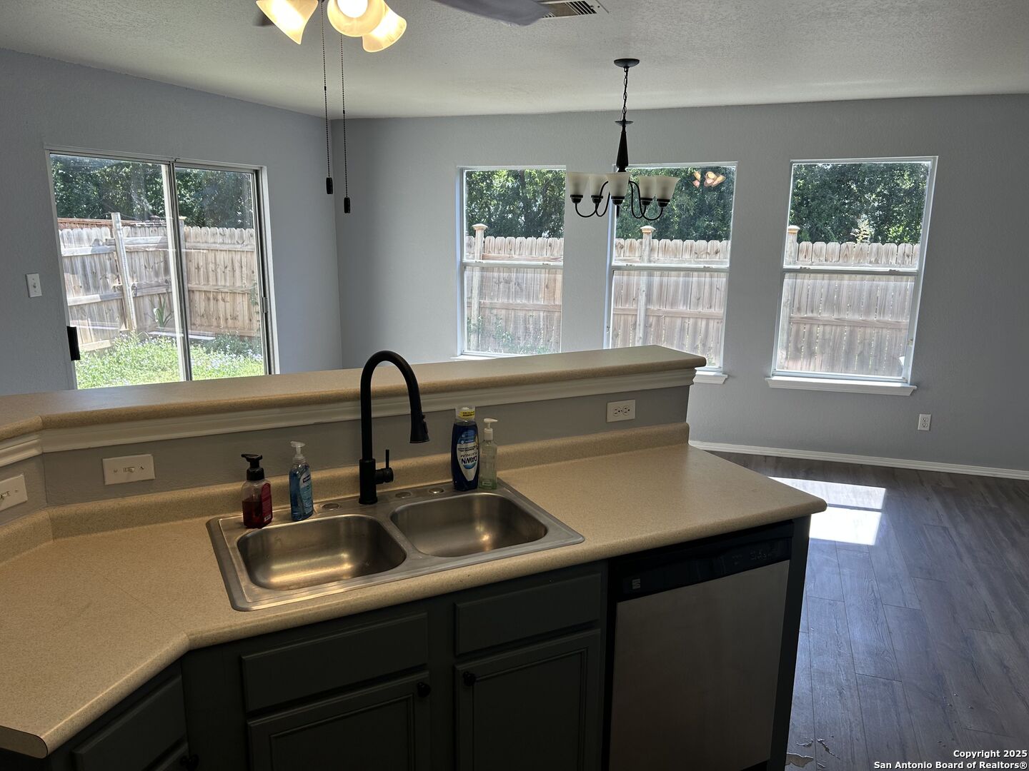 124 Booker Palm San Antonio TX 78239