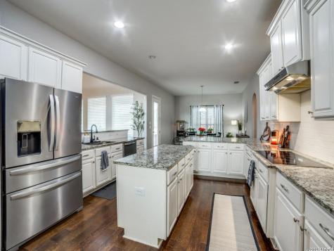 192 Sunrise Hill Castroville TX 78009