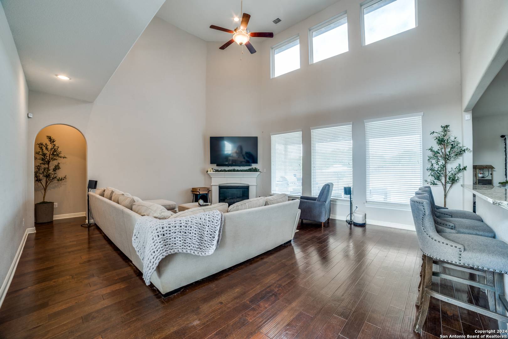 192 Sunrise Hill Castroville TX 78009