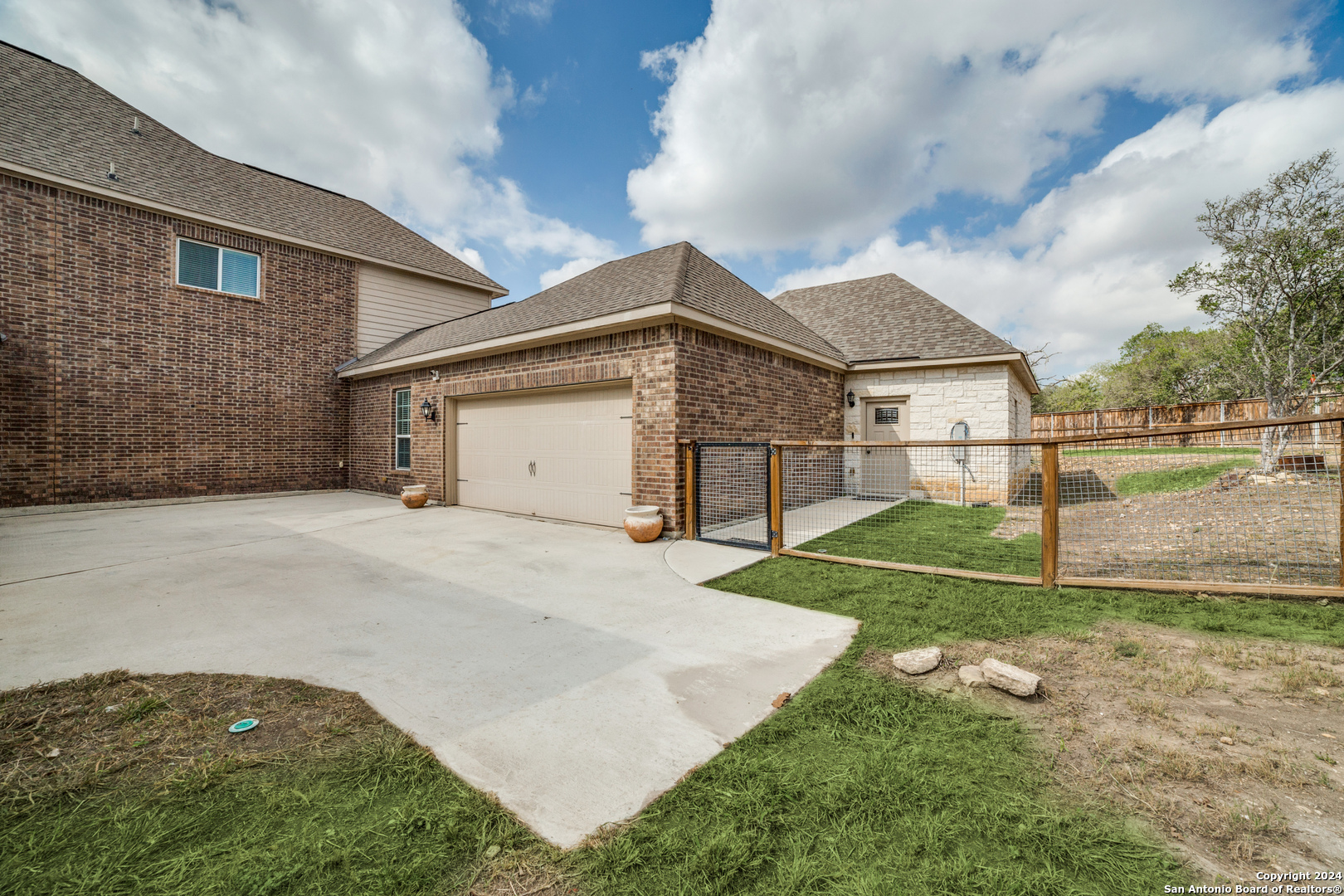 192 Sunrise Hill Castroville TX 78009
