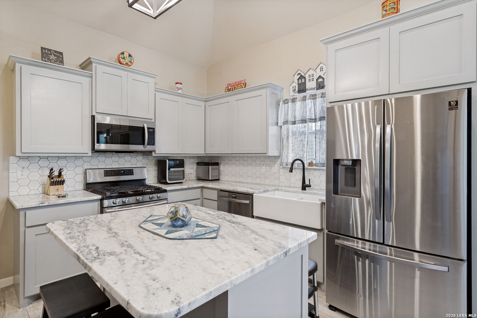 192 Sunrise Hill Castroville TX 78009