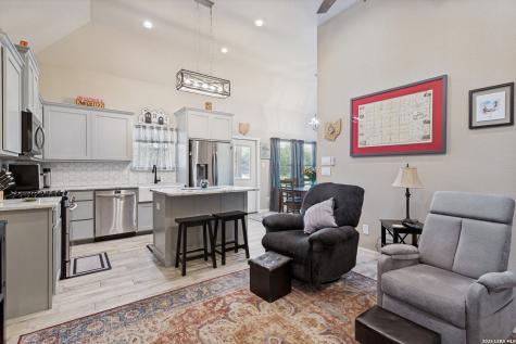192 Sunrise Hill Castroville TX 78009