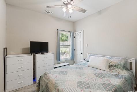 192 Sunrise Hill Castroville TX 78009