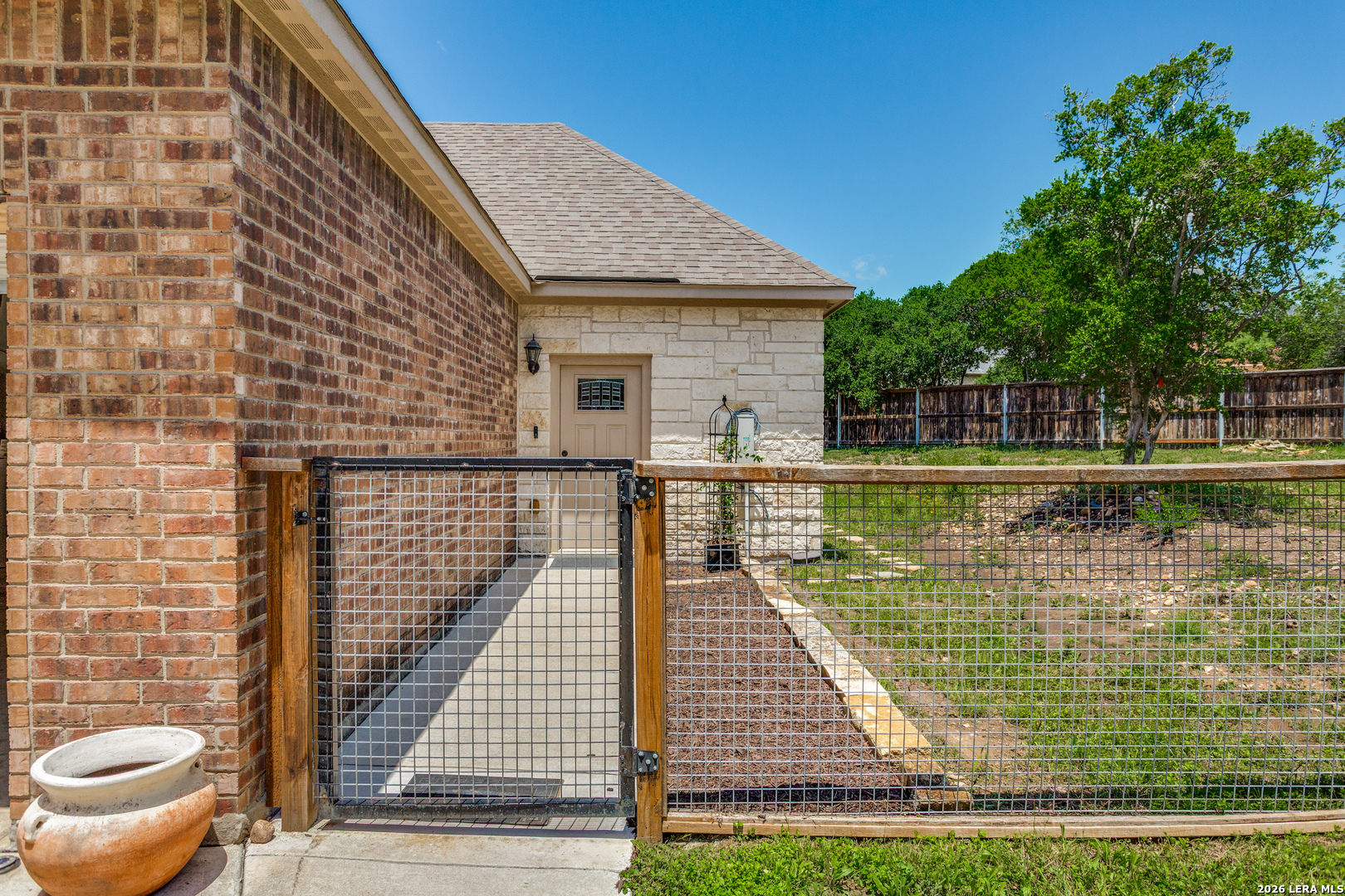 192 Sunrise Hill Castroville TX 78009