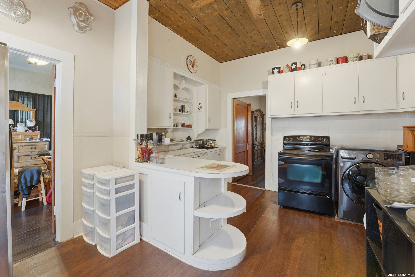 211 E 4th Street Nixon TX 78140