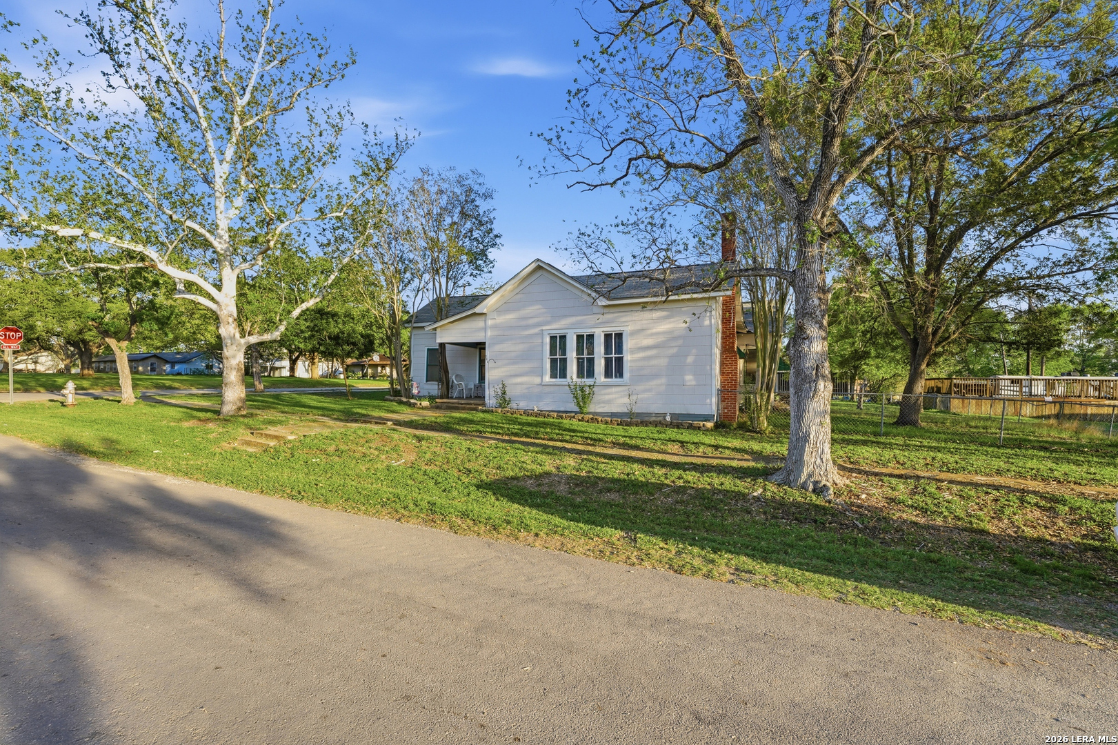 211 E 4th Street Nixon TX 78140