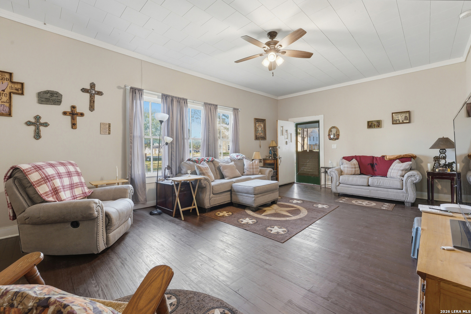 211 E 4th Street Nixon TX 78140