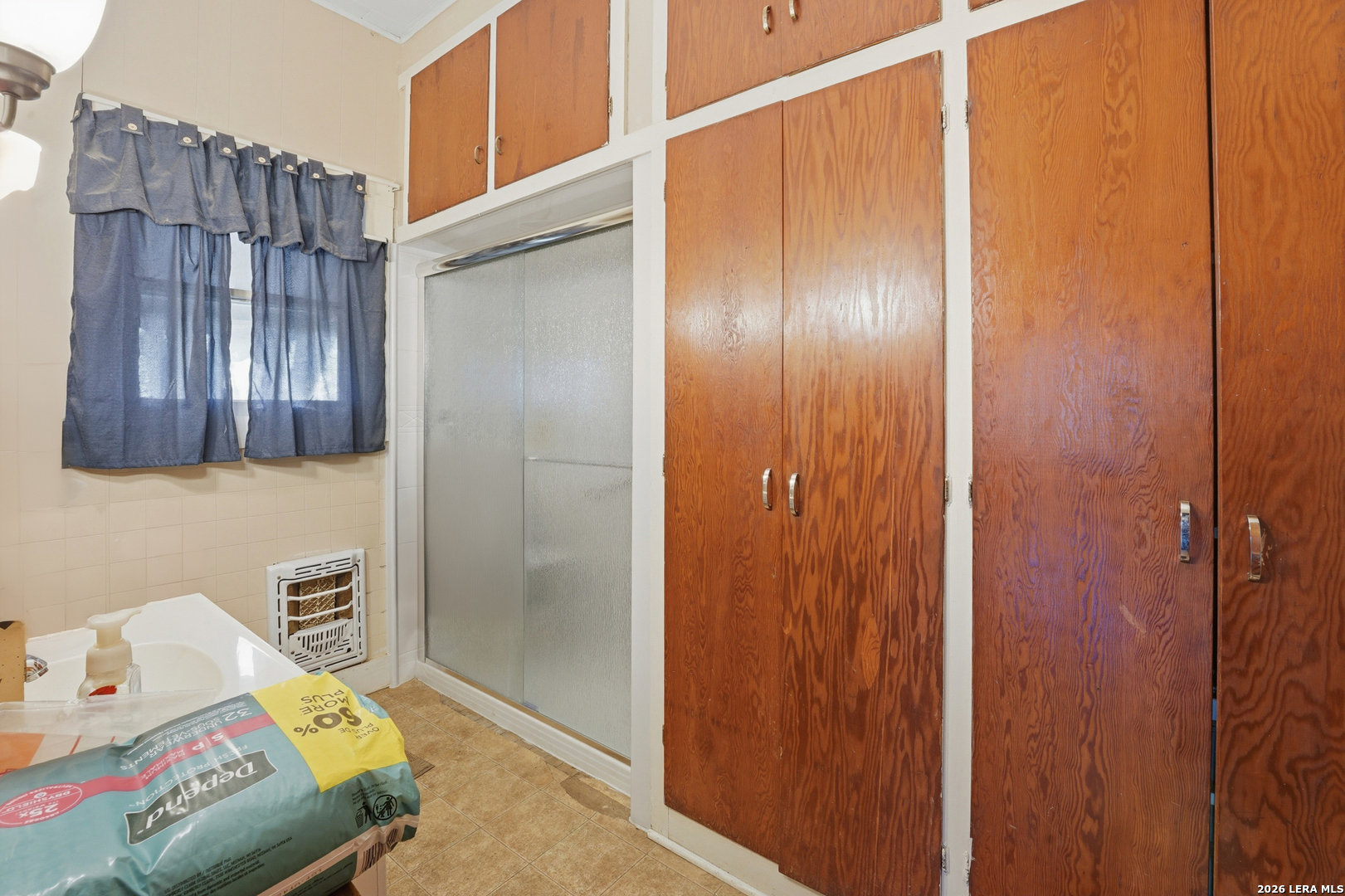 211 E 4th Street Nixon TX 78140