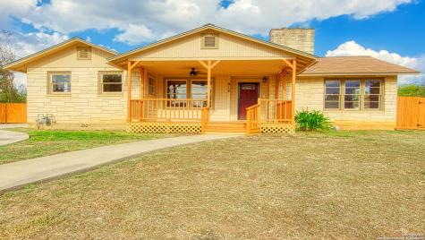 912 4th Street Floresville TX 78114