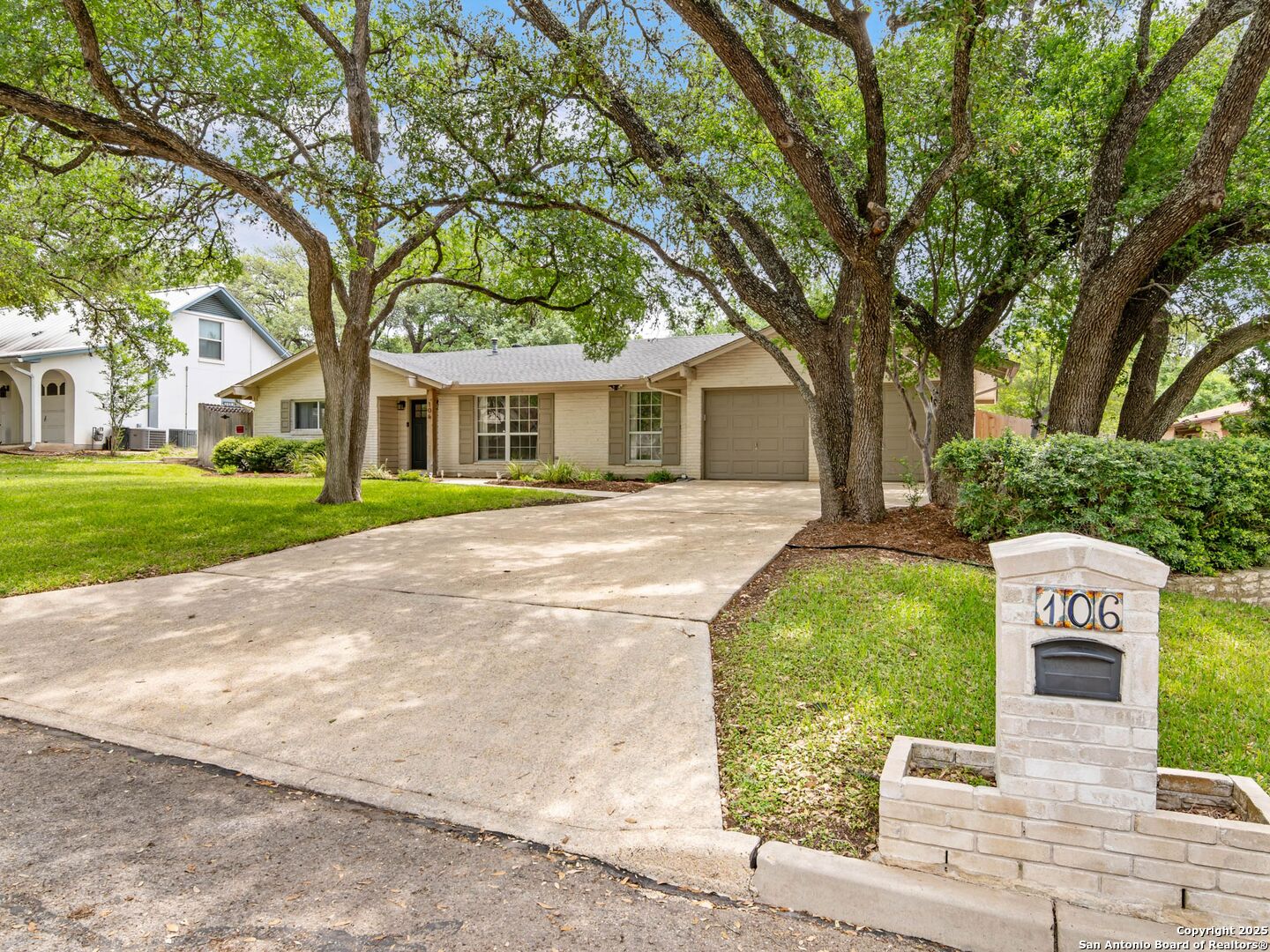 106 Castleoaks Drive San Antonio TX 78213