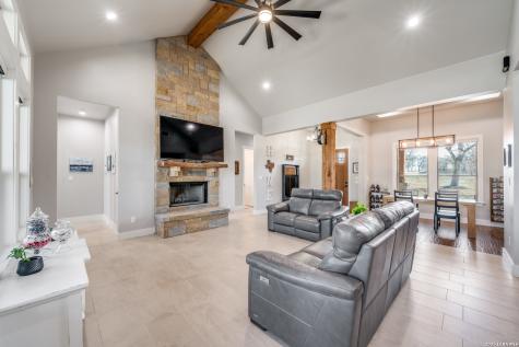 113 Hondo Vista La Vernia TX 78121