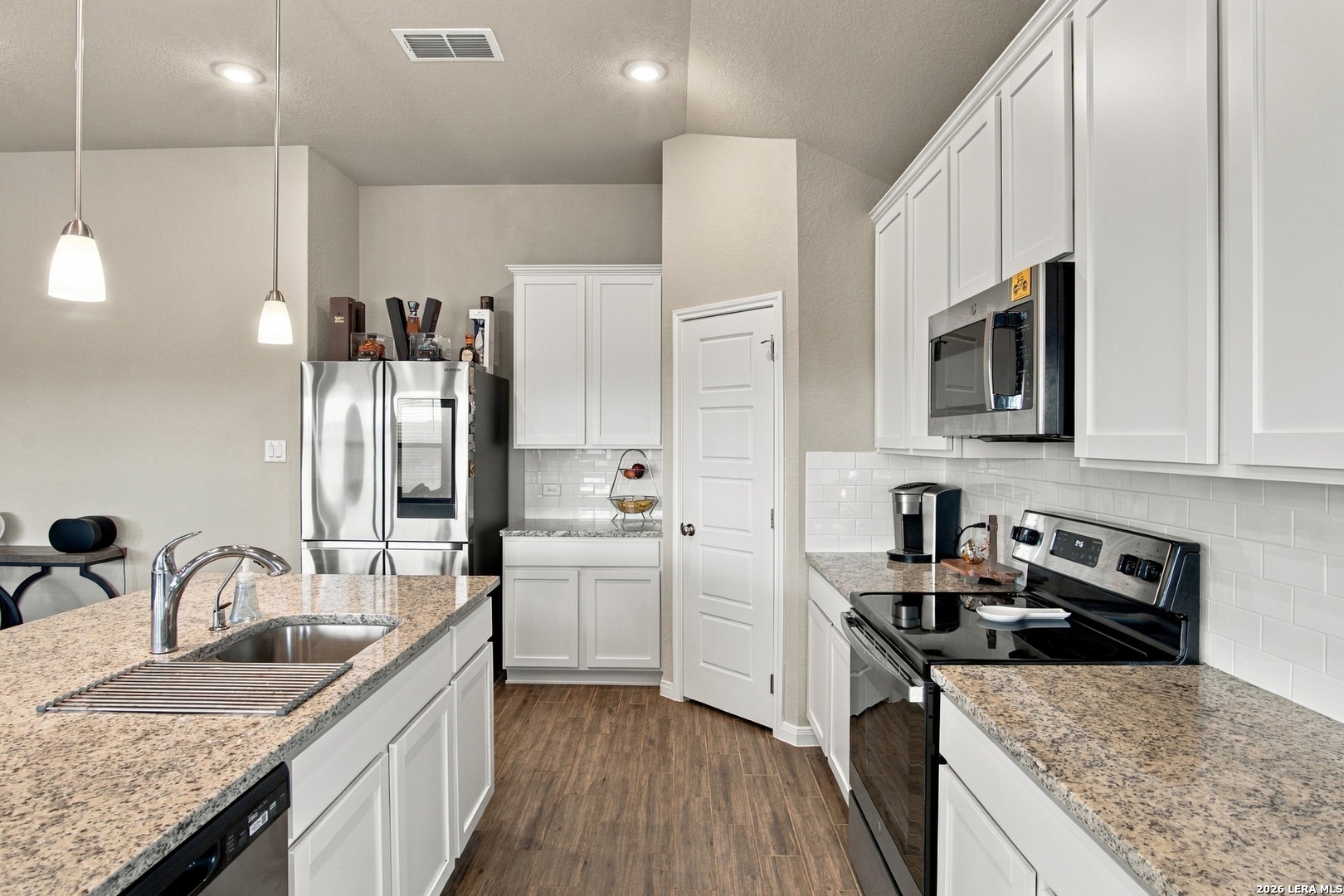 155 Arched Oak Loop Floresville TX 78114
