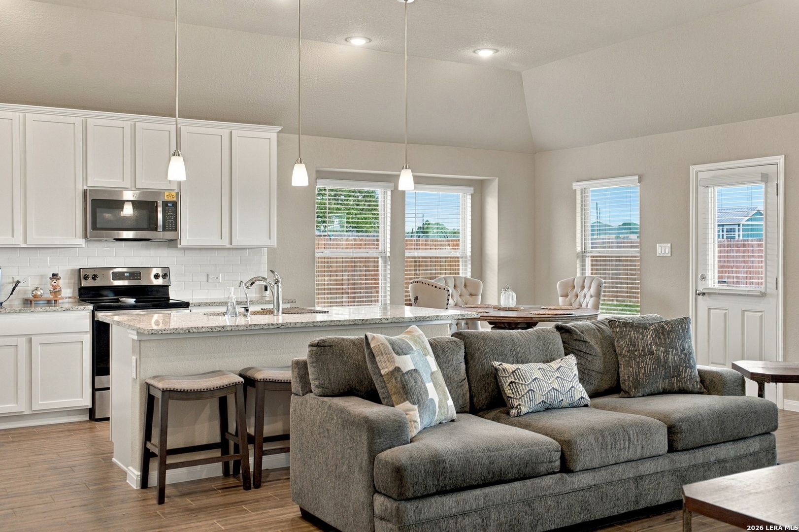 155 Arched Oak Loop Floresville TX 78114