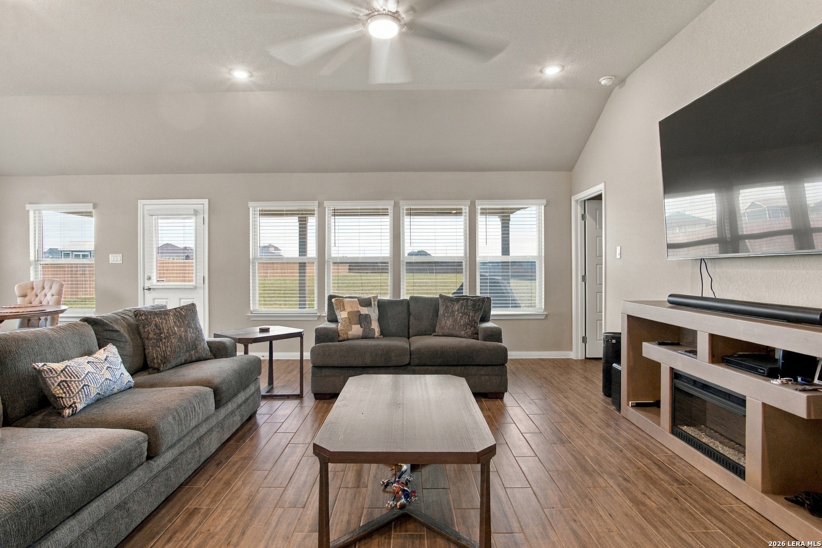155 Arched Oak Loop Floresville TX 78114