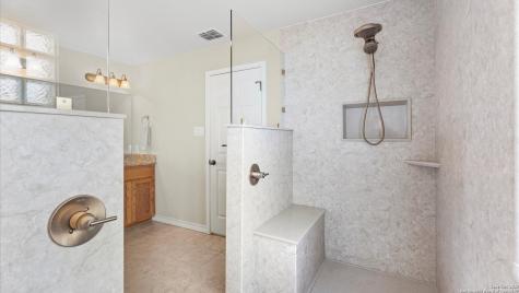 145 Gentle Breeze Floresville TX 78114