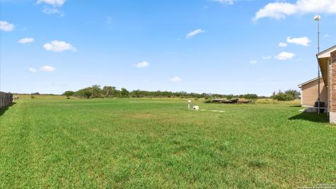 145 Gentle Breeze Floresville TX 78114