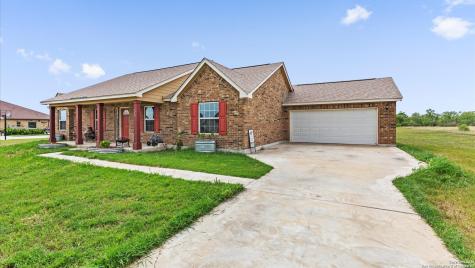 145 Gentle Breeze Floresville TX 78114