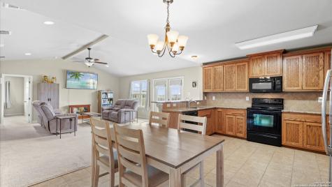 145 Gentle Breeze Floresville TX 78114