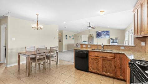 145 Gentle Breeze Floresville TX 78114