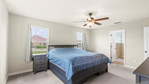 145 Gentle Breeze Floresville TX 78114