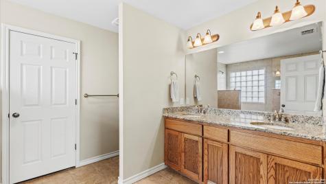 145 Gentle Breeze Floresville TX 78114