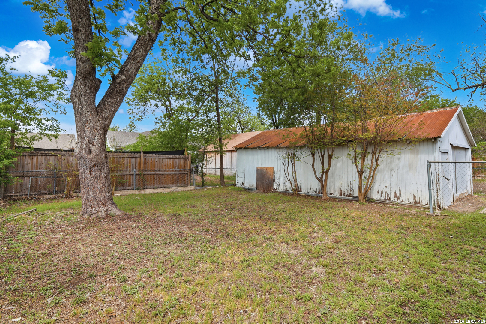 2437 E Houston Street San Antonio TX 78202