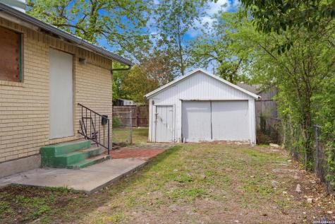 2437 E Houston Street San Antonio TX 78202