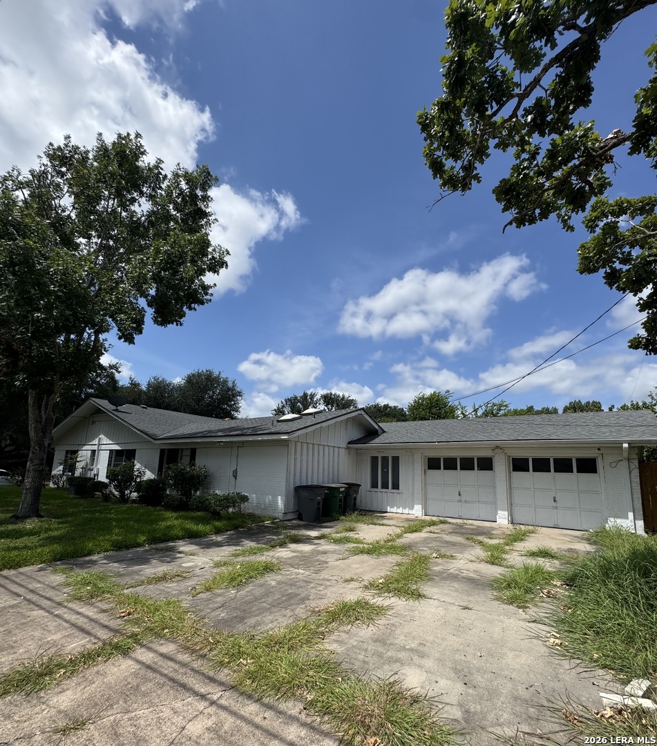2406 Bon Aire Avenue Victoria TX 77901