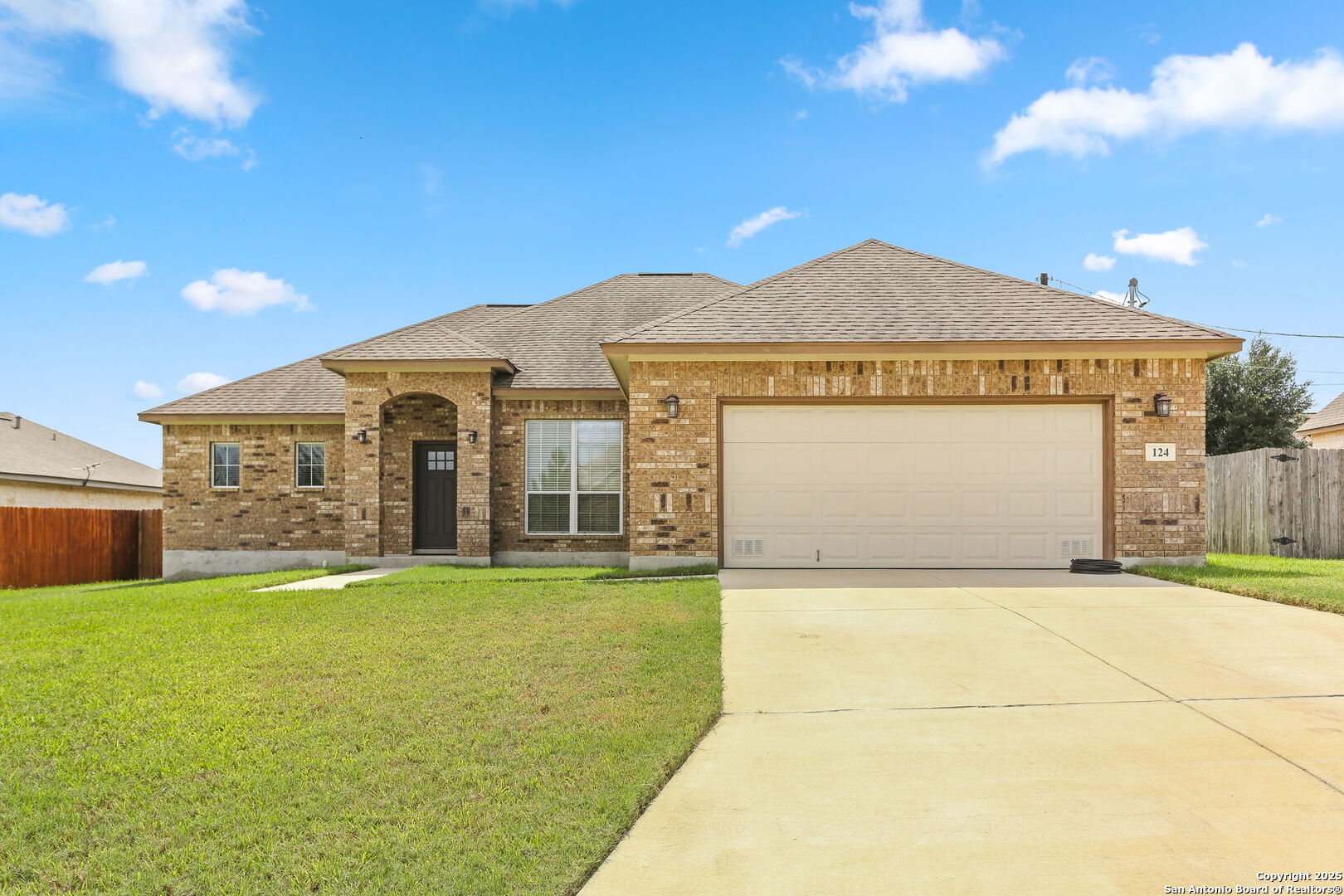 124 Ridgecrest Floresville TX 78114