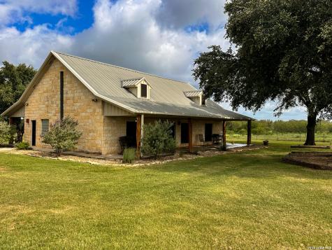 68 County Road 436 Harwood TX 78632