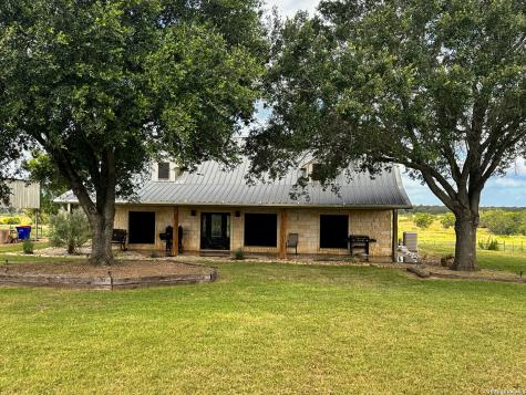 68 County Road 436 Harwood TX 78632