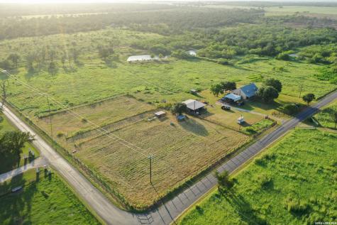 68 County Road 436 Harwood TX 78632