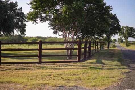 68 County Road 436 Harwood TX 78632