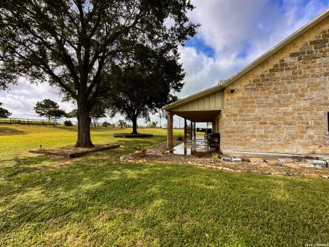 68 County Road 436 Harwood TX 78632
