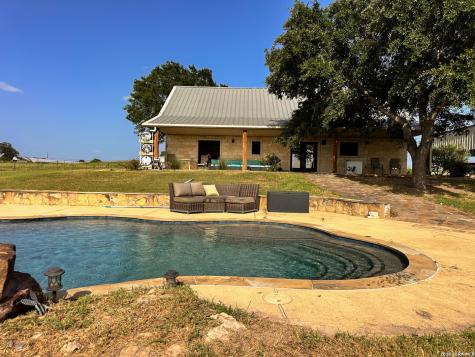 68 County Road 436 Harwood TX 78632