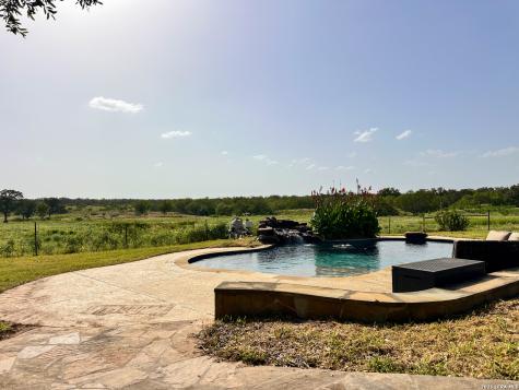 68 County Road 436 Harwood TX 78632