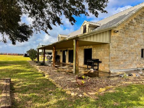 68 County Road 436 Harwood TX 78632