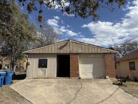 813 Ross Kerrville TX 78028
