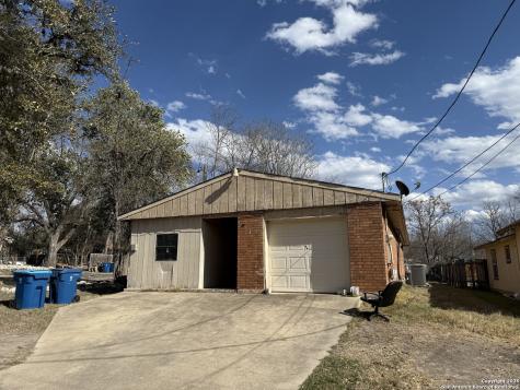 813 Ross Kerrville TX 78028