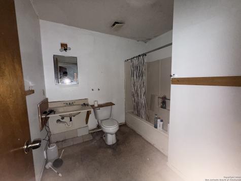 813 Ross Kerrville TX 78028