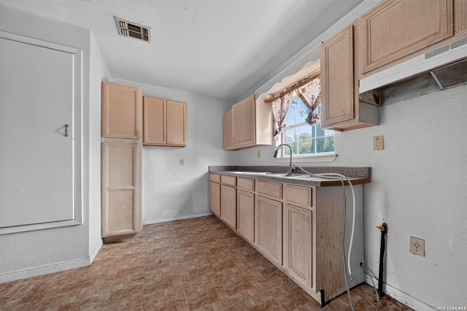 2107 El Jardin San Antonio TX 78237
