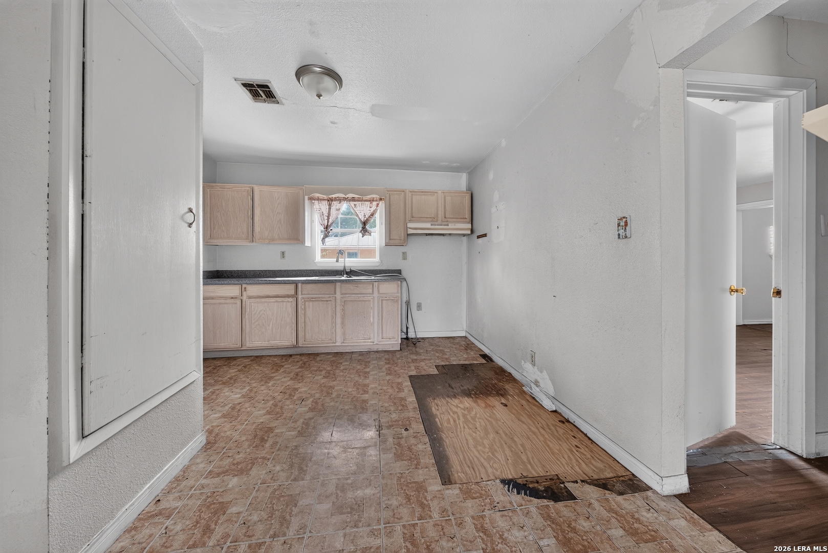 2107 El Jardin San Antonio TX 78237