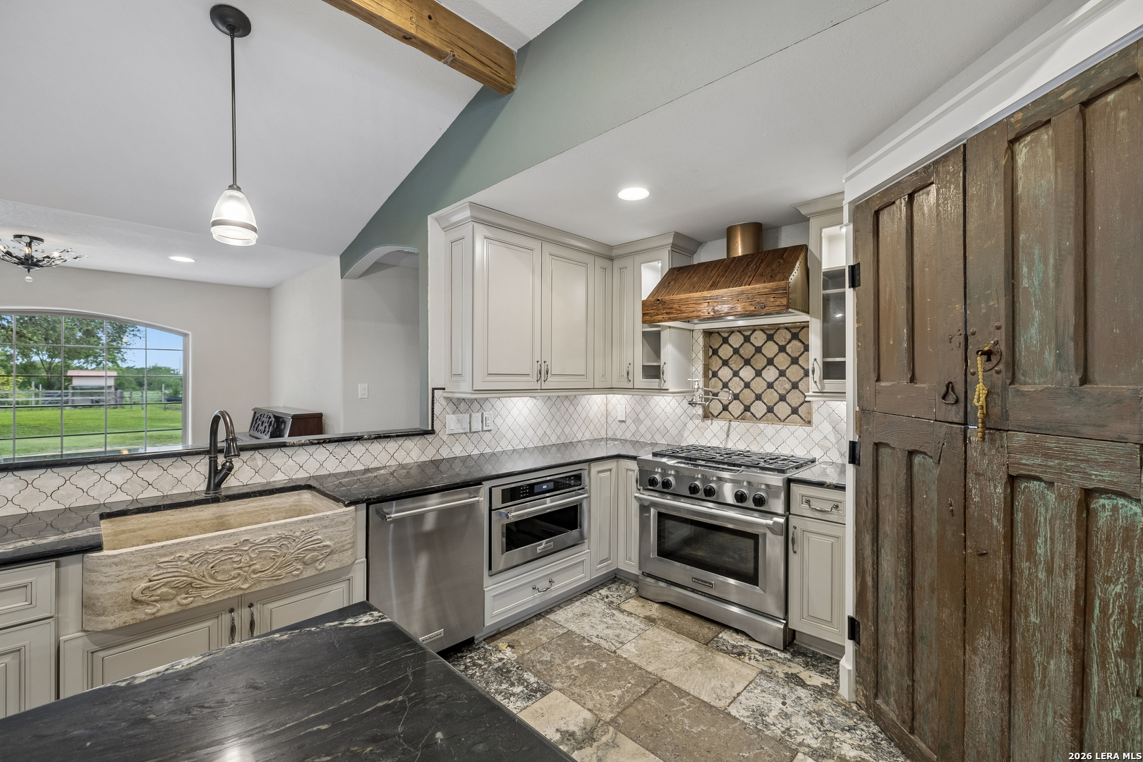 741 County Road 351 Hondo TX 78861